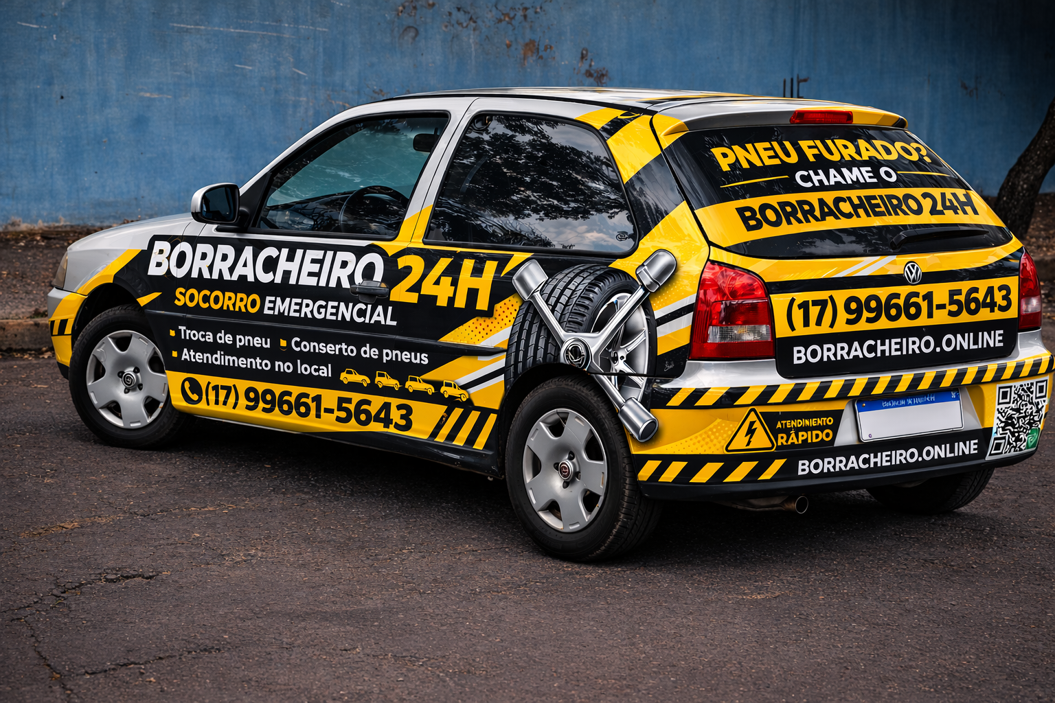 Carro de borracharia móvel 24h em São José do Rio Preto, plotado em amarelo e preto, estacionado na rua. O veículo exibe serviços como troca de pneu e conserto no local, além do telefone para socorro emergencial (17) 99661-5643